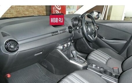 Mazda 2 III, 2022 год, 900 000 рублей, 13 фотография