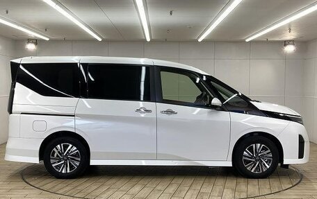 Nissan Serena, 2023 год, 1 850 000 рублей, 4 фотография