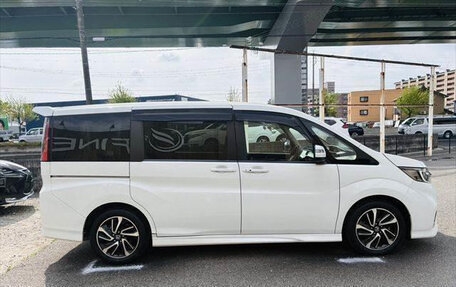 Honda Stepwgn IV, 2020 год, 1 930 000 рублей, 10 фотография