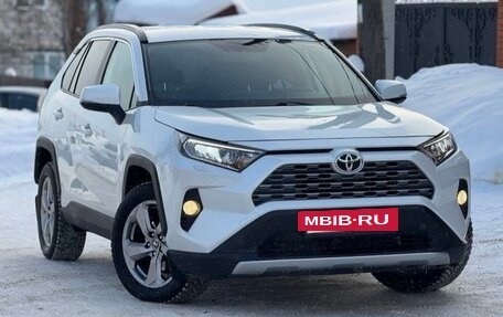 Toyota RAV4, 2020 год, 3 530 000 рублей, 3 фотография