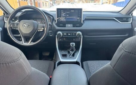 Toyota RAV4, 2020 год, 3 530 000 рублей, 13 фотография