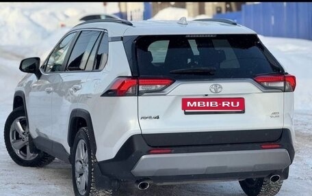 Toyota RAV4, 2020 год, 3 530 000 рублей, 5 фотография