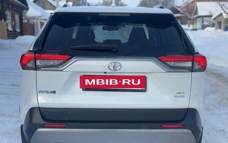 Toyota RAV4, 2020 год, 3 530 000 рублей, 7 фотография