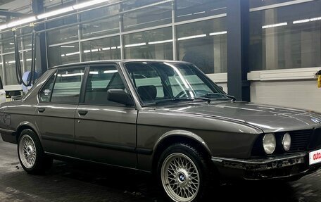 BMW 5 серия, 1987 год, 555 000 рублей, 3 фотография