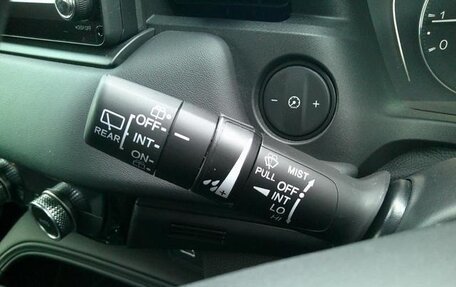 Honda Vezel, 2023 год, 1 750 000 рублей, 17 фотография