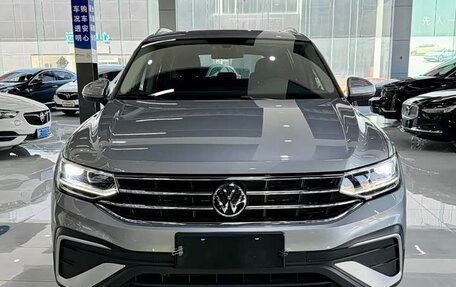 Volkswagen Tiguan II, 2023 год, 2 741 700 рублей, 2 фотография