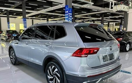 Volkswagen Tiguan II, 2023 год, 2 741 700 рублей, 6 фотография