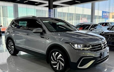 Volkswagen Tiguan II, 2023 год, 2 741 700 рублей, 3 фотография