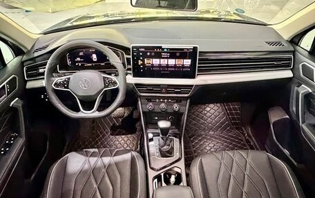 Volkswagen Tiguan II, 2023 год, 2 741 700 рублей, 10 фотография