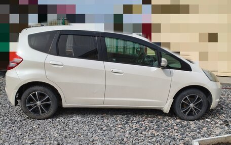 Honda Fit III, 2009 год, 750 000 рублей, 2 фотография