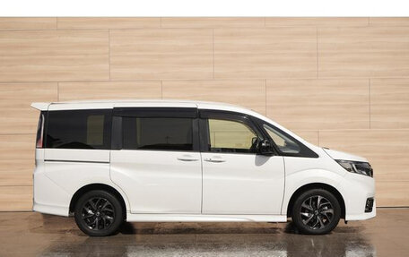 Honda Stepwgn IV, 2019 год, 1 900 000 рублей, 5 фотография