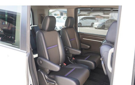 Honda Stepwgn IV, 2019 год, 1 900 000 рублей, 17 фотография