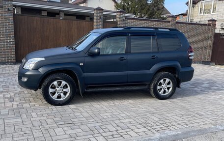 Toyota Land Cruiser Prado 120 рестайлинг, 2008 год, 2 100 000 рублей, 2 фотография