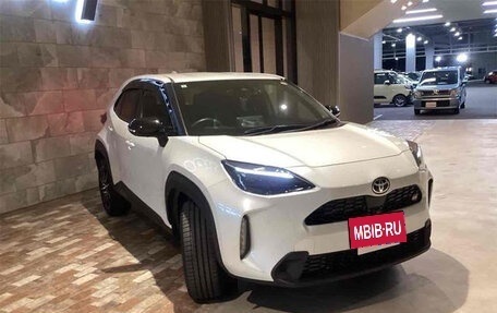 Toyota Yaris Cross, 2023 год, 1 750 000 рублей, 2 фотография