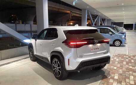 Toyota Yaris Cross, 2023 год, 1 750 000 рублей, 8 фотография