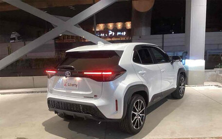 Toyota Yaris Cross, 2023 год, 1 750 000 рублей, 4 фотография