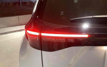 Toyota Yaris Cross, 2023 год, 1 750 000 рублей, 9 фотография