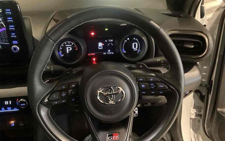 Toyota Yaris Cross, 2023 год, 1 750 000 рублей, 20 фотография