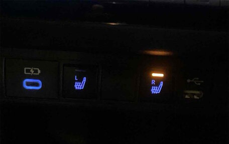 Toyota Yaris Cross, 2023 год, 1 750 000 рублей, 27 фотография