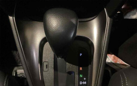 Toyota Yaris Cross, 2023 год, 1 750 000 рублей, 36 фотография