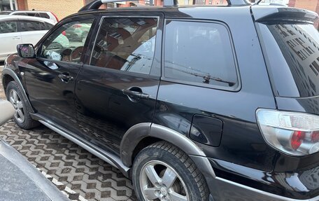 Mitsubishi Outlander III рестайлинг 3, 2004 год, 700 000 рублей, 8 фотография