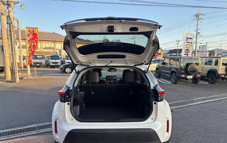 Toyota Yaris Cross, 2021 год, 1 650 000 рублей, 22 фотография