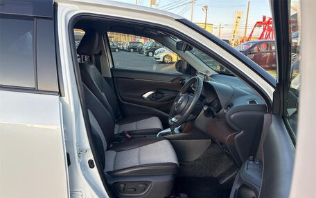 Toyota Yaris Cross, 2021 год, 1 650 000 рублей, 24 фотография