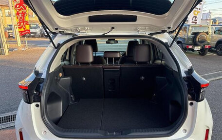 Toyota Yaris Cross, 2021 год, 1 650 000 рублей, 27 фотография