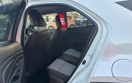 Toyota Yaris Cross, 2021 год, 1 650 000 рублей, 28 фотография