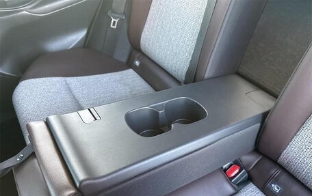 Toyota Yaris Cross, 2021 год, 1 650 000 рублей, 38 фотография