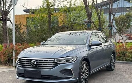 Volkswagen Lavida, 2023 год, 1 650 000 рублей, 1 фотография