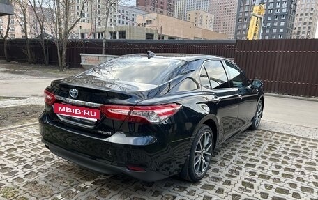 Toyota Camry, 2022 год, 3 490 000 рублей, 5 фотография