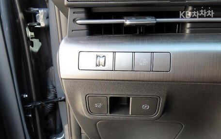 Hyundai Kona, 2023 год, 2 100 000 рублей, 12 фотография