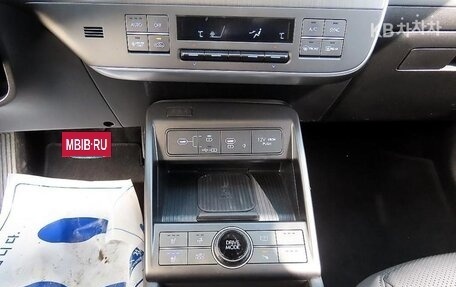 Hyundai Kona, 2023 год, 2 100 000 рублей, 13 фотография