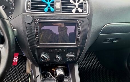 Volkswagen Jetta VI, 2011 год, 1 100 000 рублей, 12 фотография