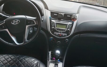 Hyundai Solaris II рестайлинг, 2011 год, 530 000 рублей, 8 фотография