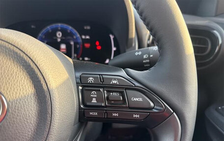 Toyota Yaris Cross, 2024 год, 2 030 000 рублей, 20 фотография