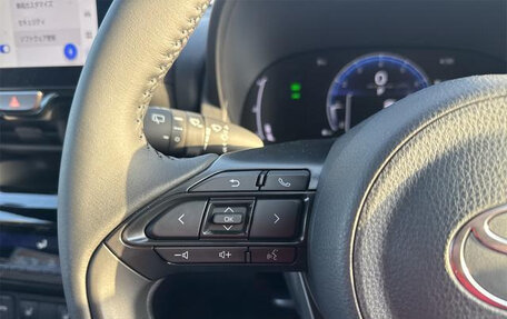 Toyota Yaris Cross, 2024 год, 2 030 000 рублей, 19 фотография