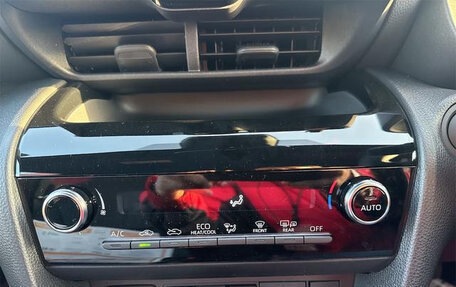 Toyota Yaris Cross, 2024 год, 2 030 000 рублей, 36 фотография