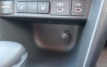 Toyota Yaris Cross, 2024 год, 2 030 000 рублей, 38 фотография