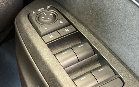 Toyota Yaris Cross, 2025 год, 1 900 000 рублей, 16 фотография