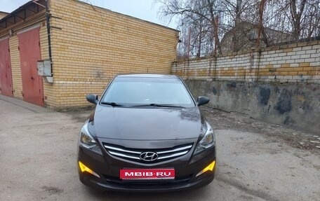 Hyundai Solaris II рестайлинг, 2015 год, 900 000 рублей, 1 фотография