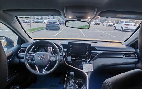 Toyota Camry, 2021 год, 1 700 000 рублей, 5 фотография