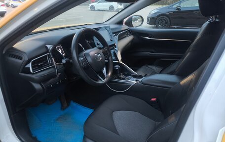 Toyota Camry, 2021 год, 1 700 000 рублей, 6 фотография