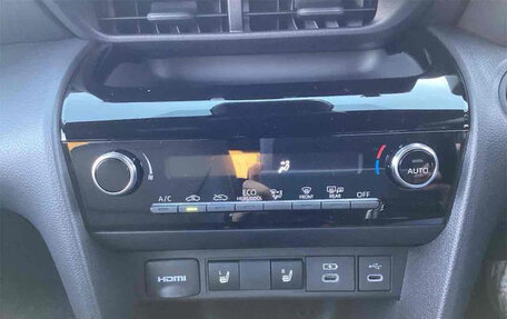 Toyota Yaris Cross, 2024 год, 2 100 000 рублей, 38 фотография