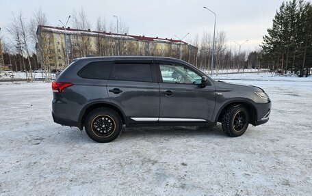 Mitsubishi Outlander III рестайлинг 3, 2018 год, 1 800 000 рублей, 4 фотография
