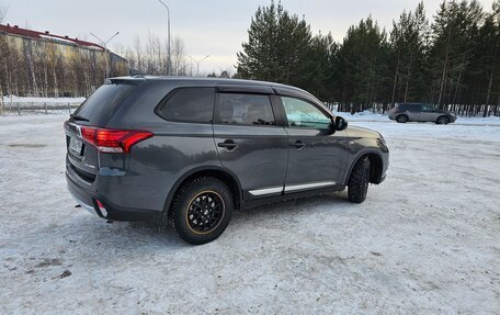 Mitsubishi Outlander III рестайлинг 3, 2018 год, 1 800 000 рублей, 5 фотография