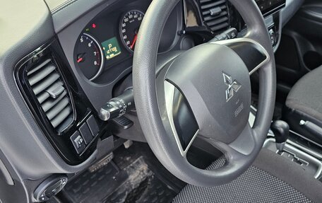 Mitsubishi Outlander III рестайлинг 3, 2018 год, 1 800 000 рублей, 20 фотография