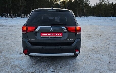 Mitsubishi Outlander III рестайлинг 3, 2018 год, 1 800 000 рублей, 6 фотография