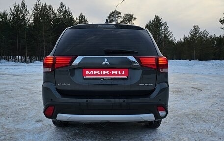 Mitsubishi Outlander III рестайлинг 3, 2018 год, 1 800 000 рублей, 7 фотография